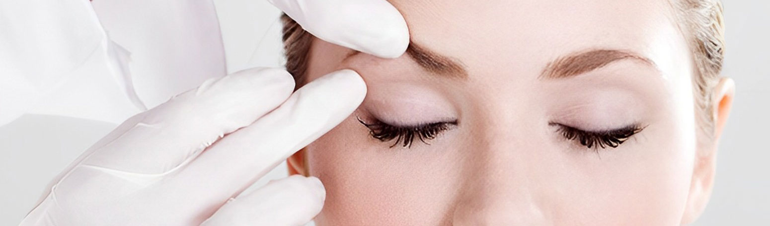 levantamiento de cejas